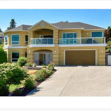 Lake View Yellow House By Winary Resort West Kelowna Εξωτερικό φωτογραφία