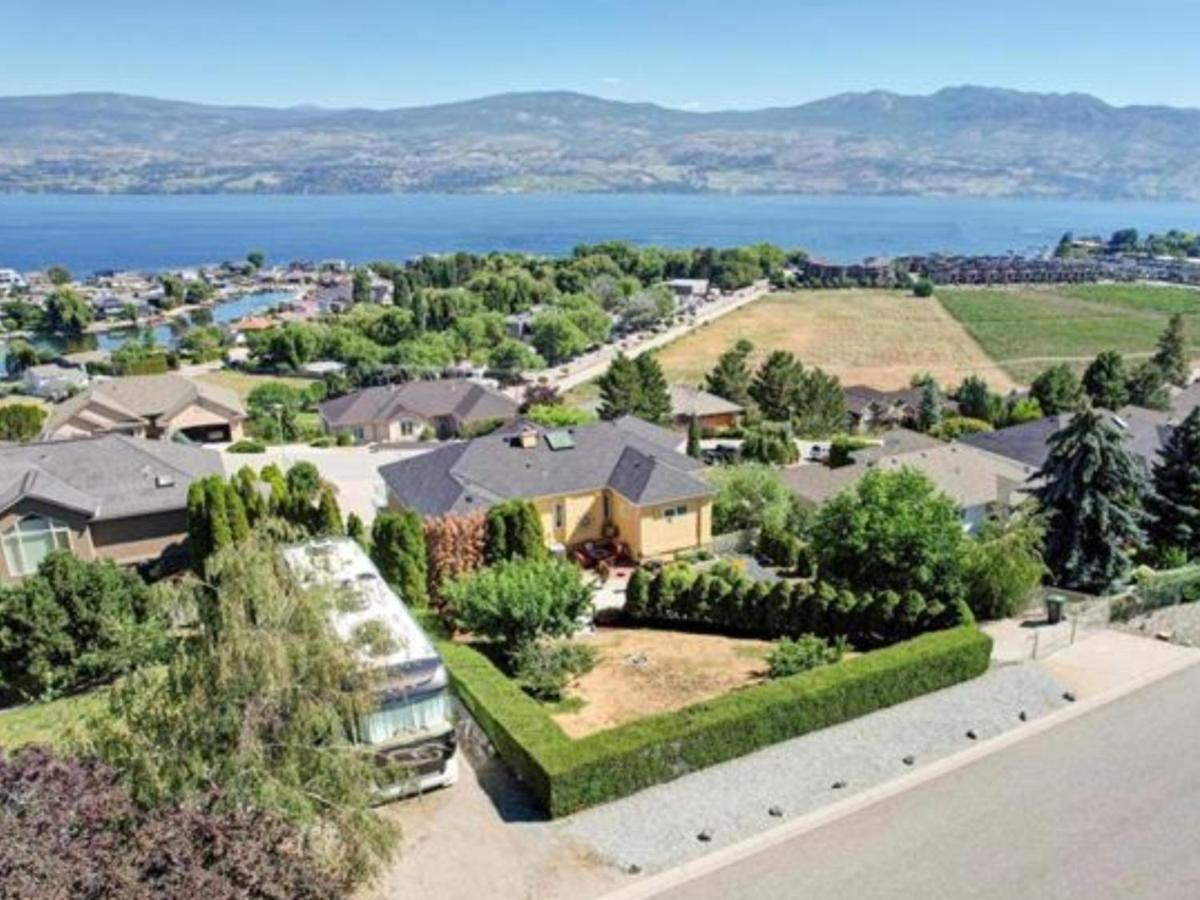 Lake View Yellow House By Winary Resort West Kelowna Εξωτερικό φωτογραφία
