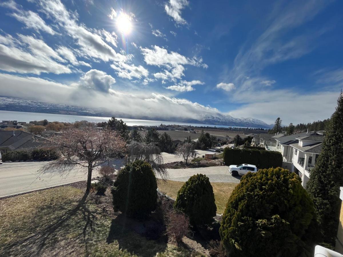Lake View Yellow House By Winary Resort West Kelowna Εξωτερικό φωτογραφία