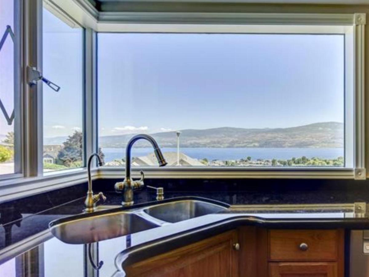 Lake View Yellow House By Winary Resort West Kelowna Εξωτερικό φωτογραφία