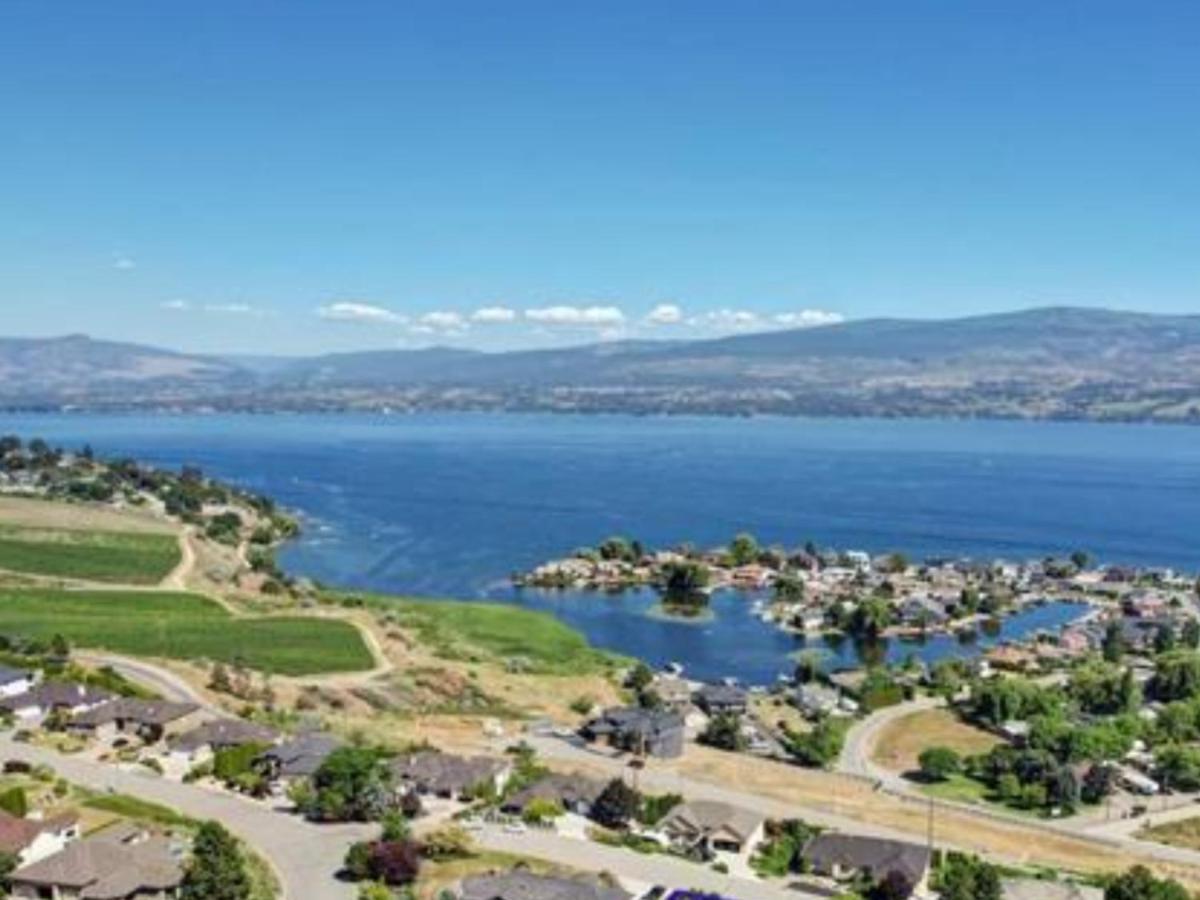 Lake View Yellow House By Winary Resort West Kelowna Εξωτερικό φωτογραφία
