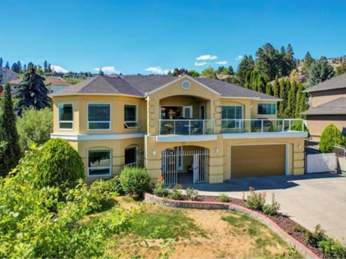 Lake View Yellow House By Winary Resort West Kelowna Εξωτερικό φωτογραφία