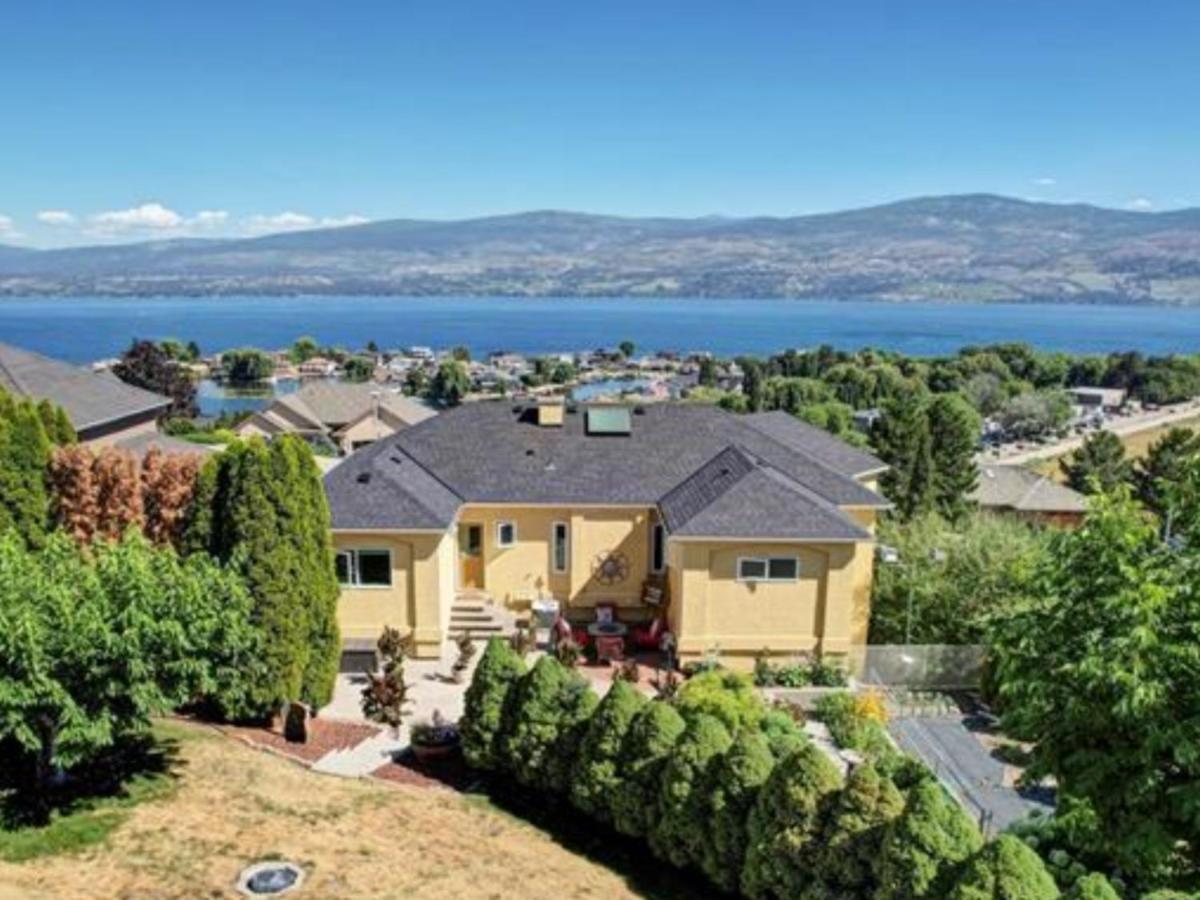 Lake View Yellow House By Winary Resort West Kelowna Εξωτερικό φωτογραφία
