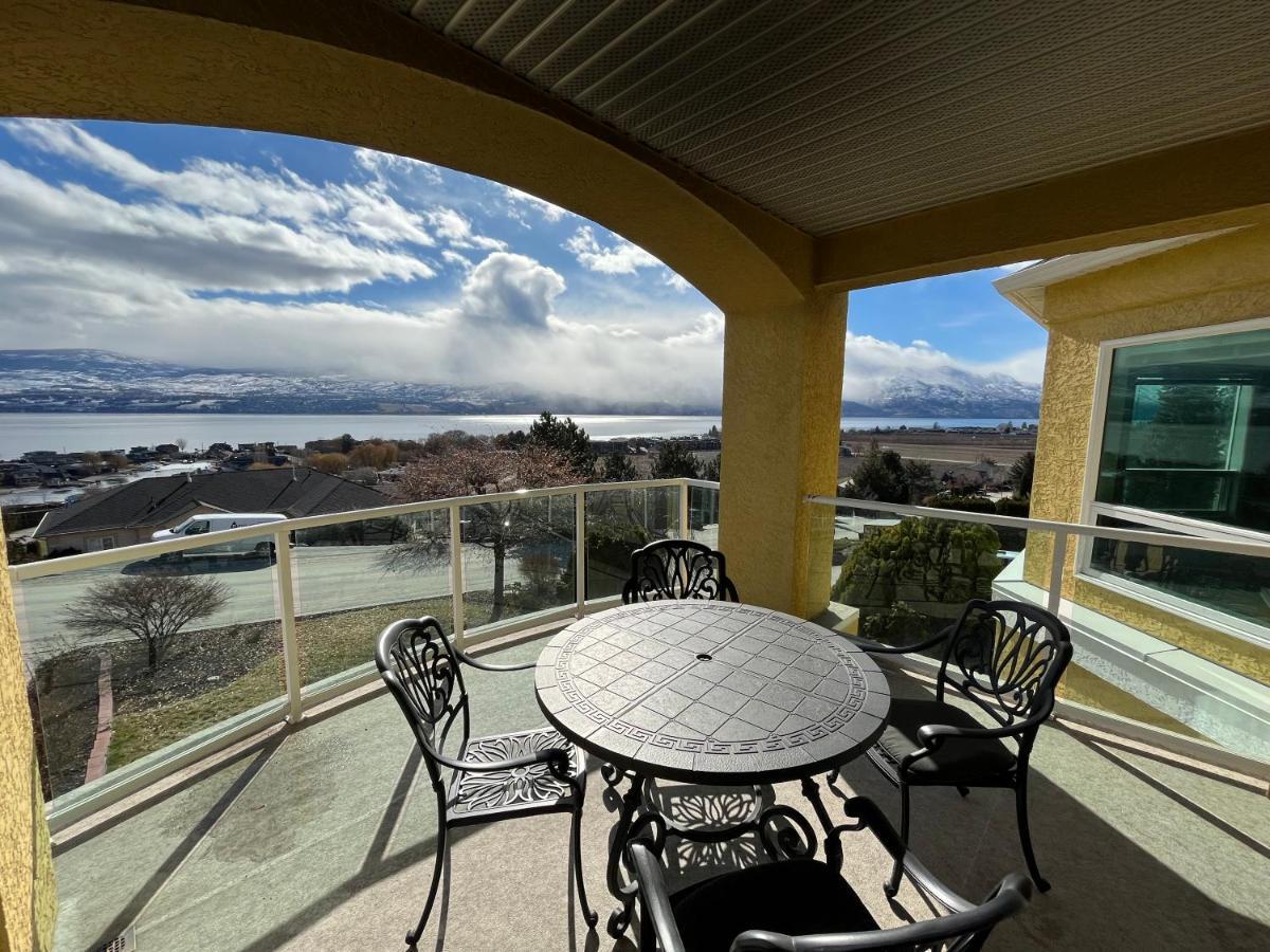 Lake View Yellow House By Winary Resort West Kelowna Εξωτερικό φωτογραφία