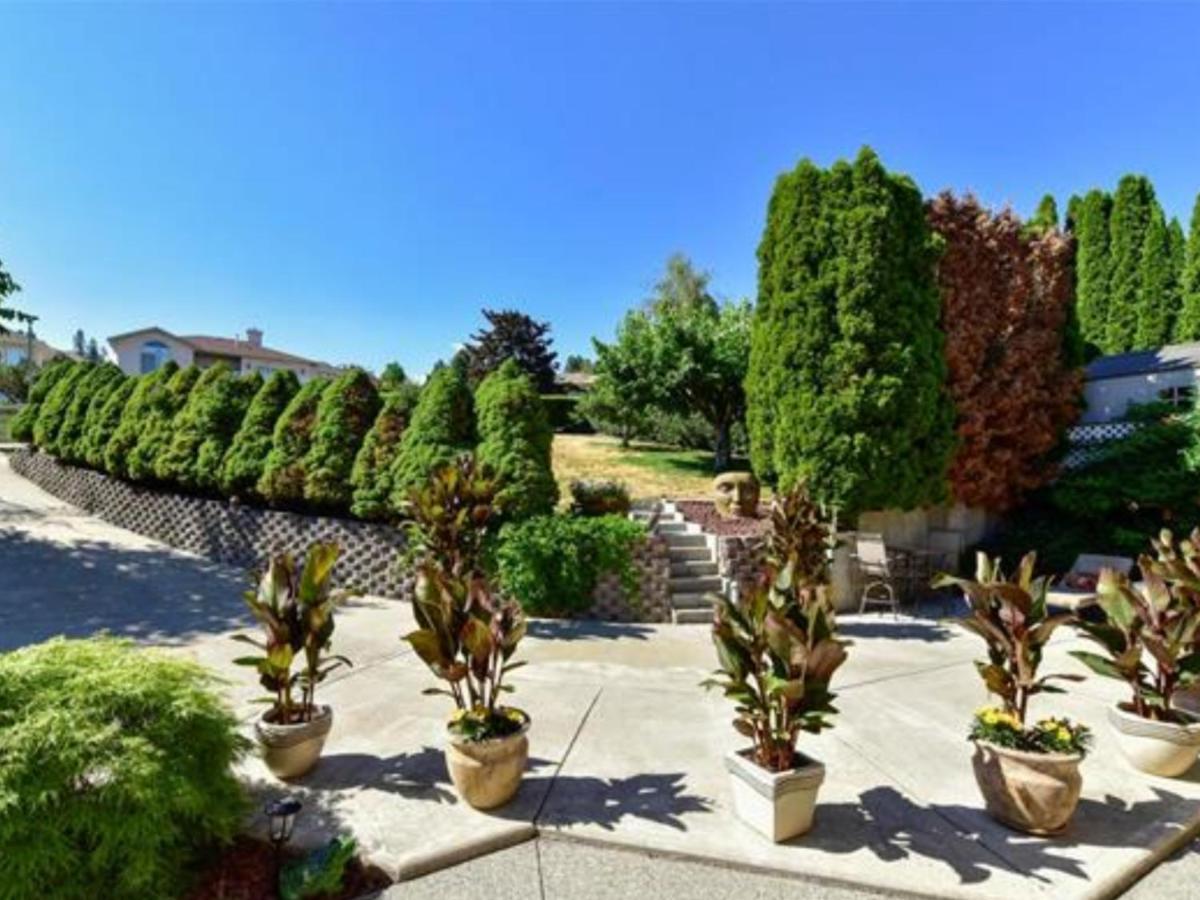 Lake View Yellow House By Winary Resort West Kelowna Εξωτερικό φωτογραφία